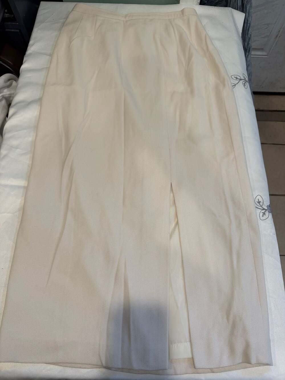 Dress Barn Women's Cream Front Slit Midi Pencil Skirt Size 10